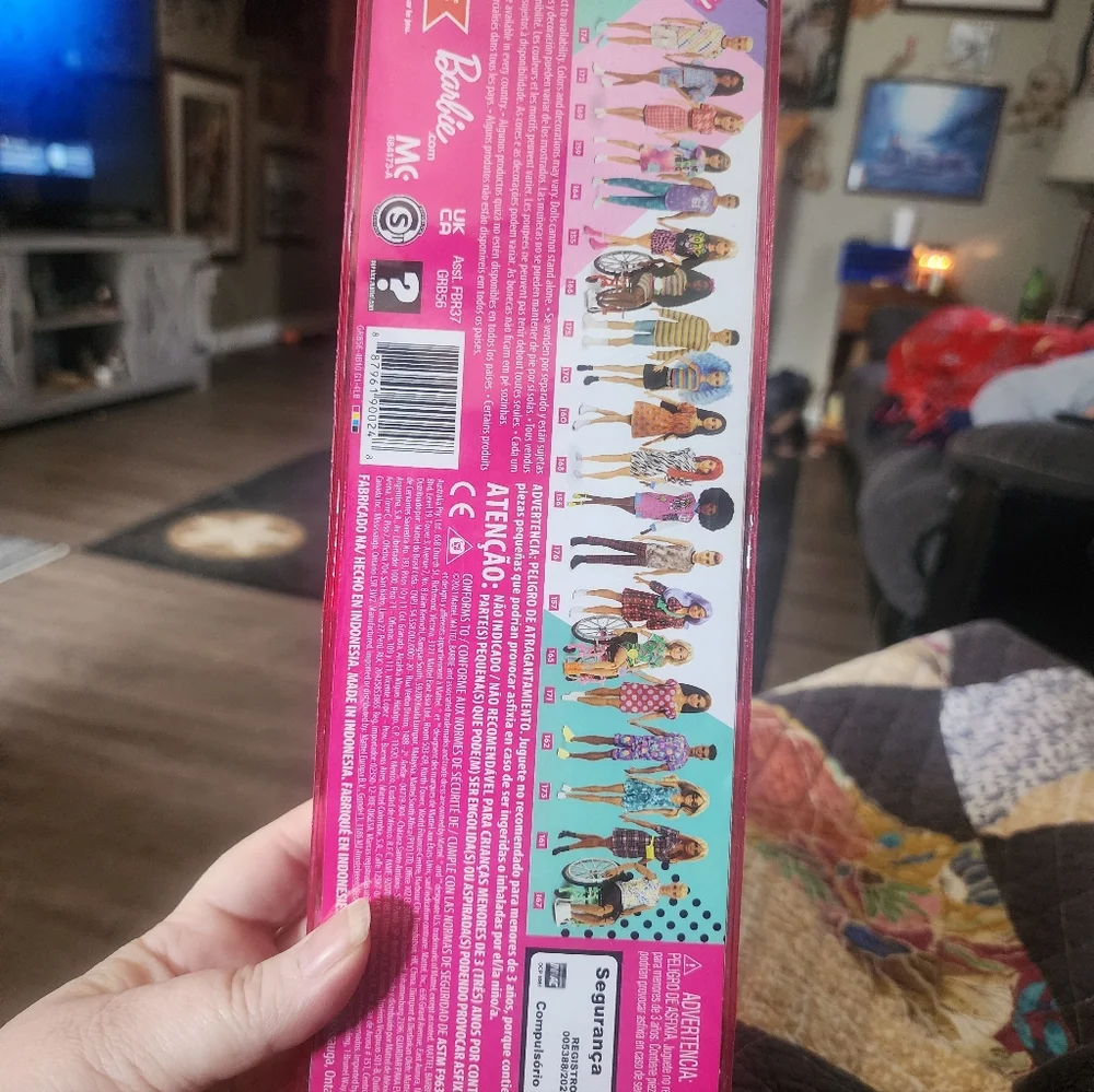 4 Barbies - Picture 5 of 9